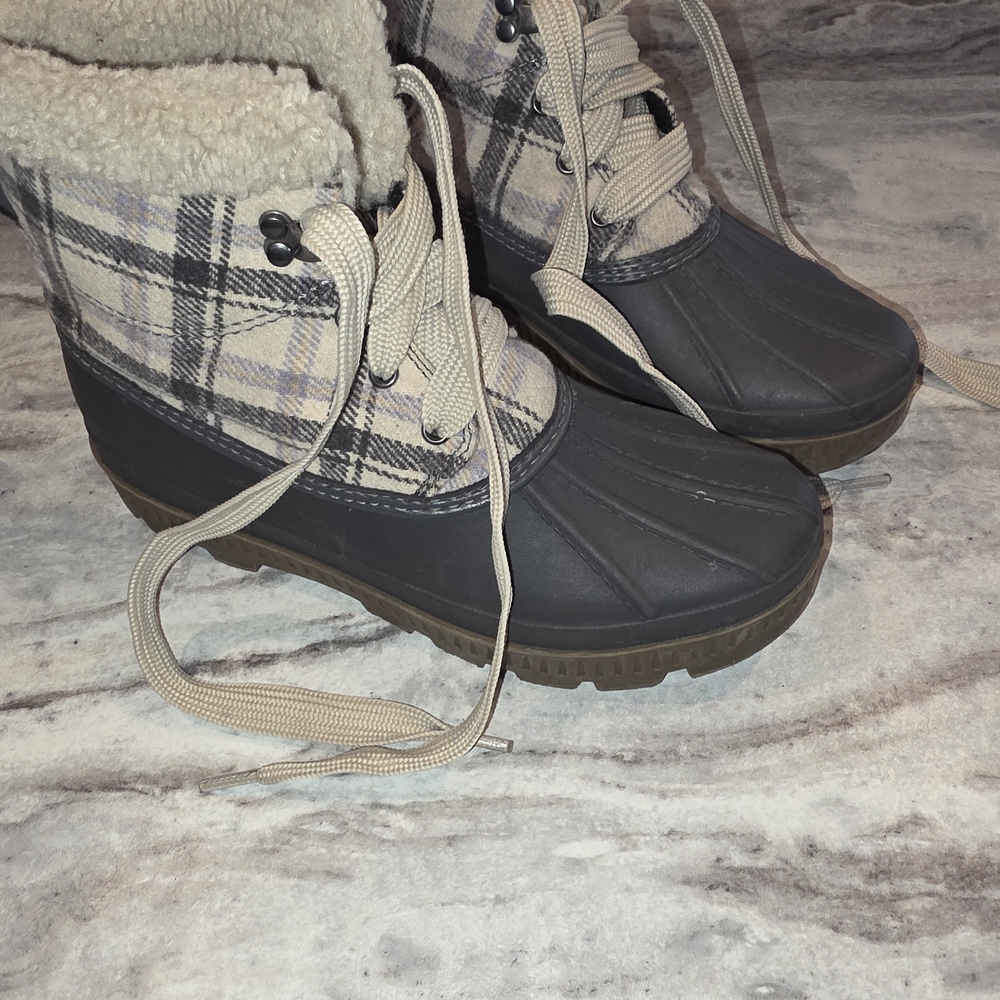 Ozark trail Women’s Snow boot Size 7